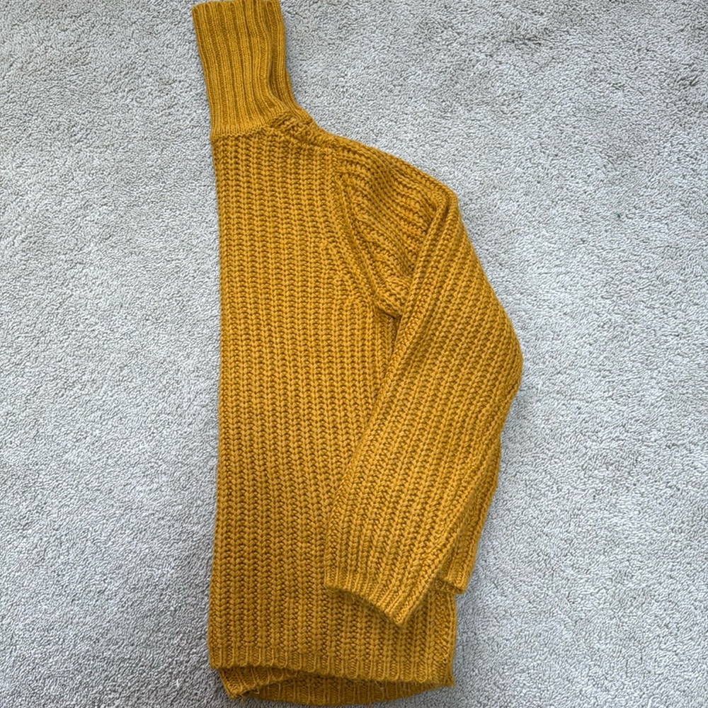 Women’s mustard yellow lucky brand sweater